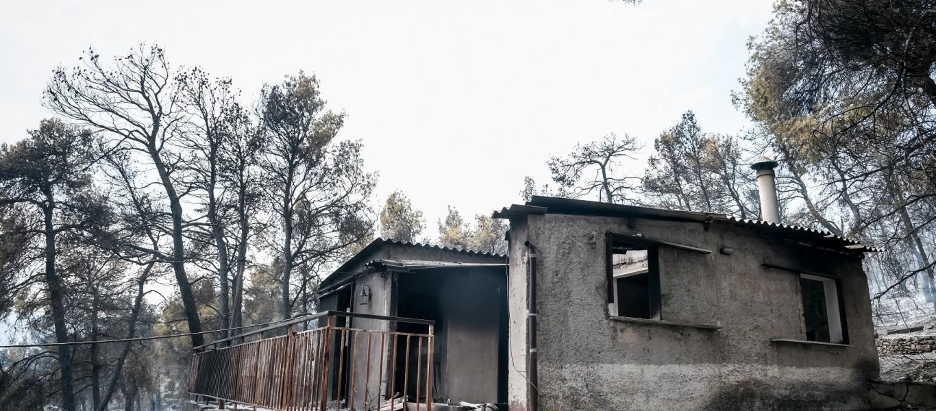 Τους έκαψαν σπίτια και ψυχές: Εικόνες καταστροφής στα Βίλια - Τα λάθη της κυβέρνησης για την αποτέφρωση της Ελλάδας